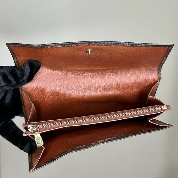 Louis Vuitton Sarah Monogram Wallet - FULL INCLUSION - Picture 2 of 15